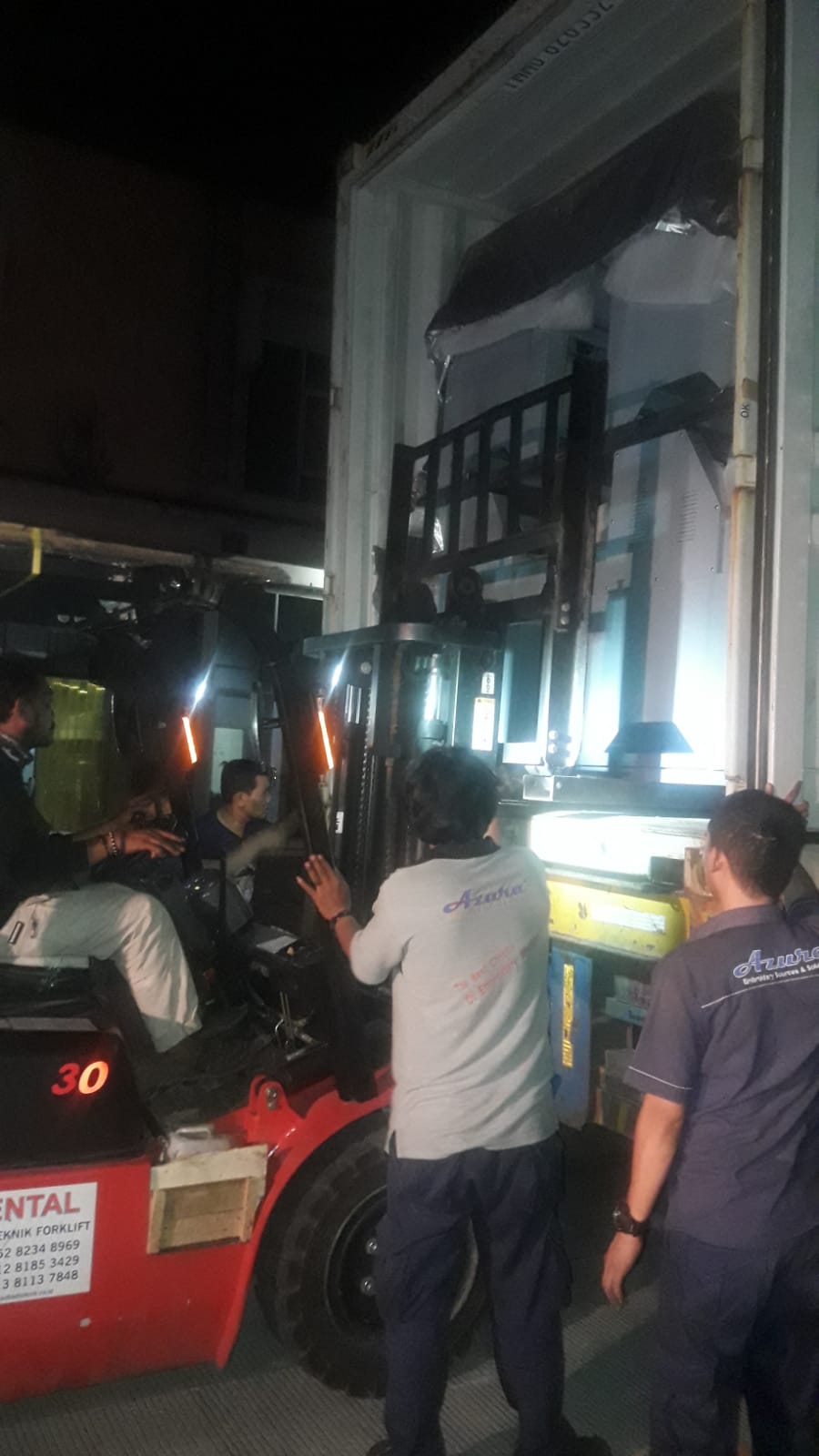 Proses masuk mesin bordir komputer Azura 1, 4 dan 12 kepala Proses masuk mesin bordir komputer Azura 1, 4 dan 12 kepala